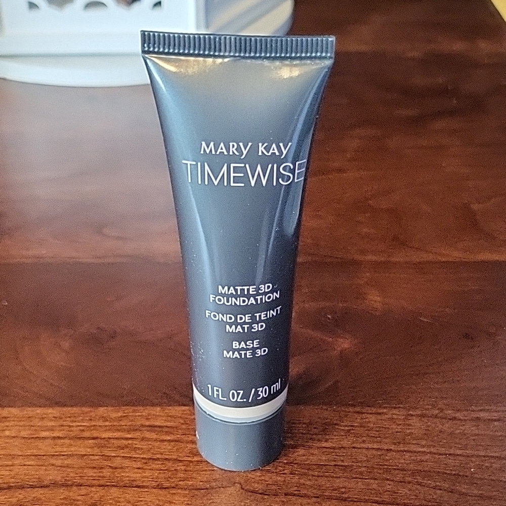 Beige C140 Foundation: Timewise Matte 3D